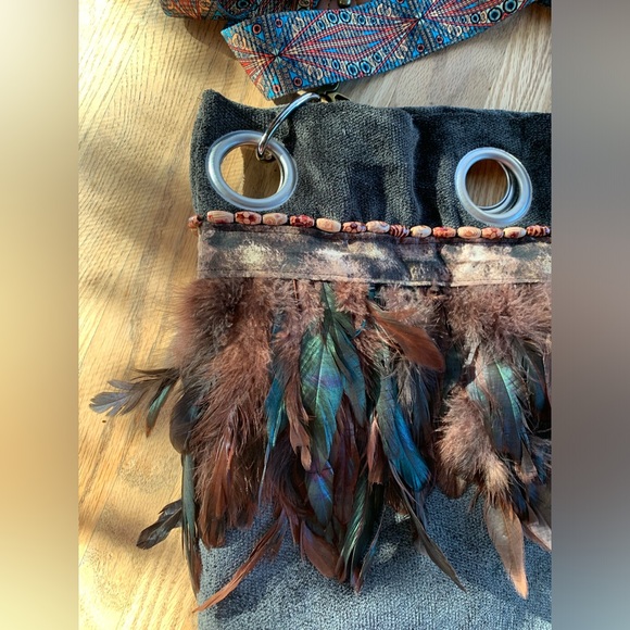 NEW! Hand crafted Large bucket/tote bag with feathers! - Picture 10 of 12